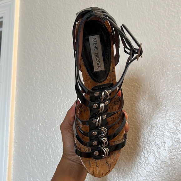 Steve Madden Black patent strapped wedge heels with cork wedges. Size 9 - Picture 11 of 12